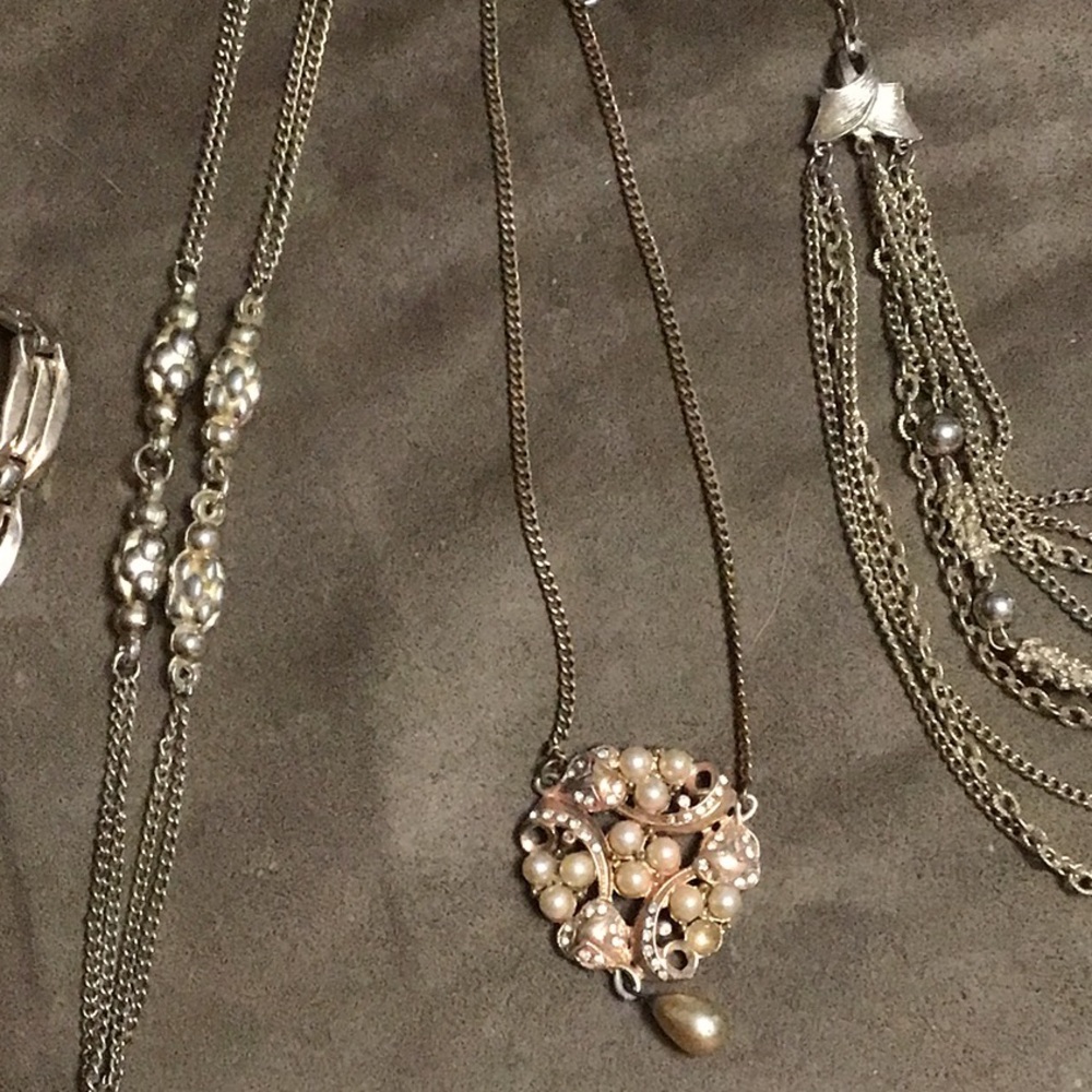 Necklaces -  4 vintage gold metal Necklaces .. Jewelry Bundle …   JB100 - Picture 2 of 7